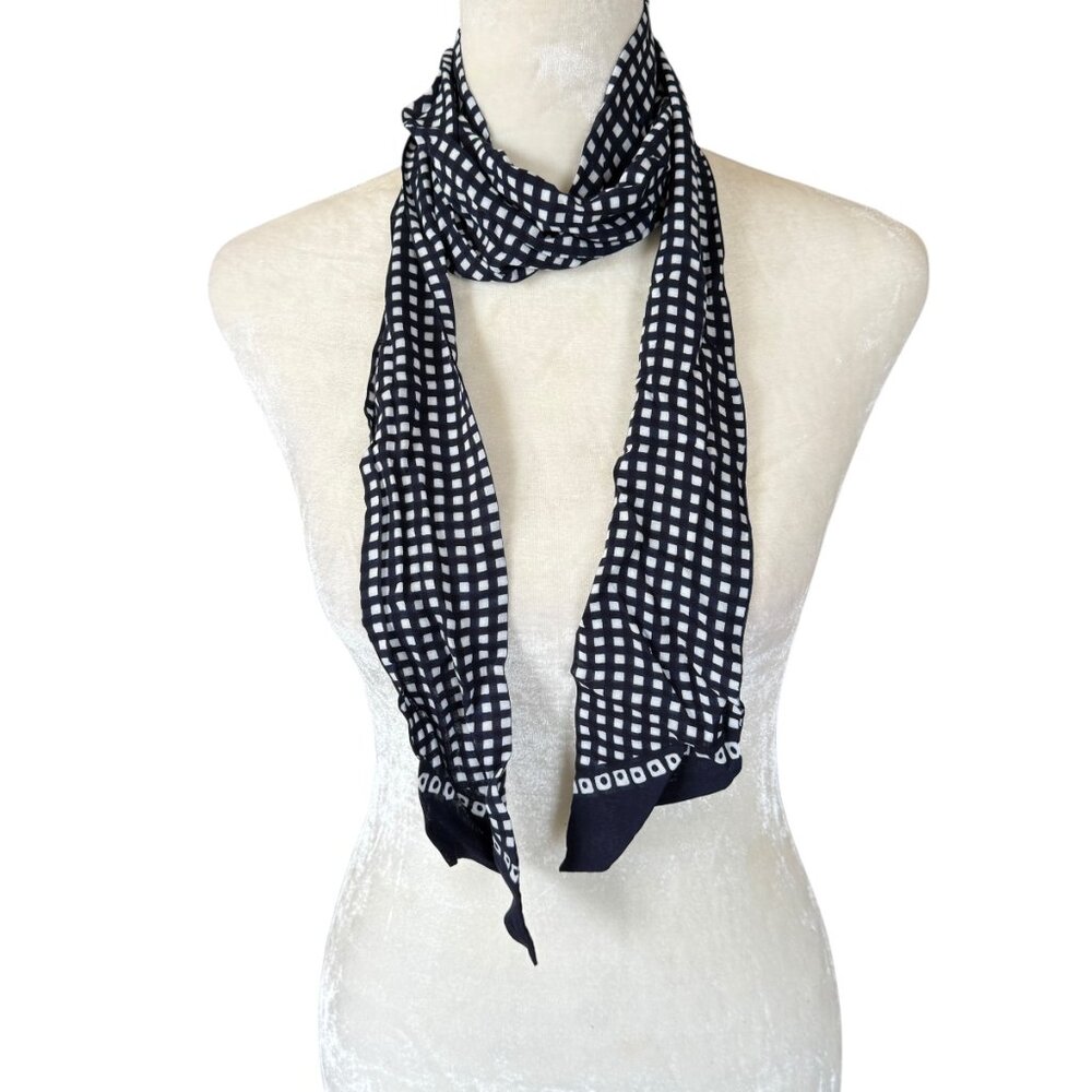 Women's black and white square patterned rectangle scarf tie - Picture 3 of 4